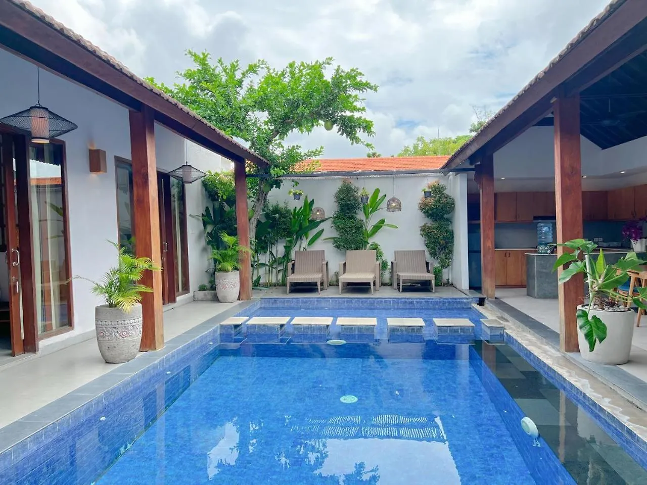 Apple Villa & Suite Seminyak Indonesia