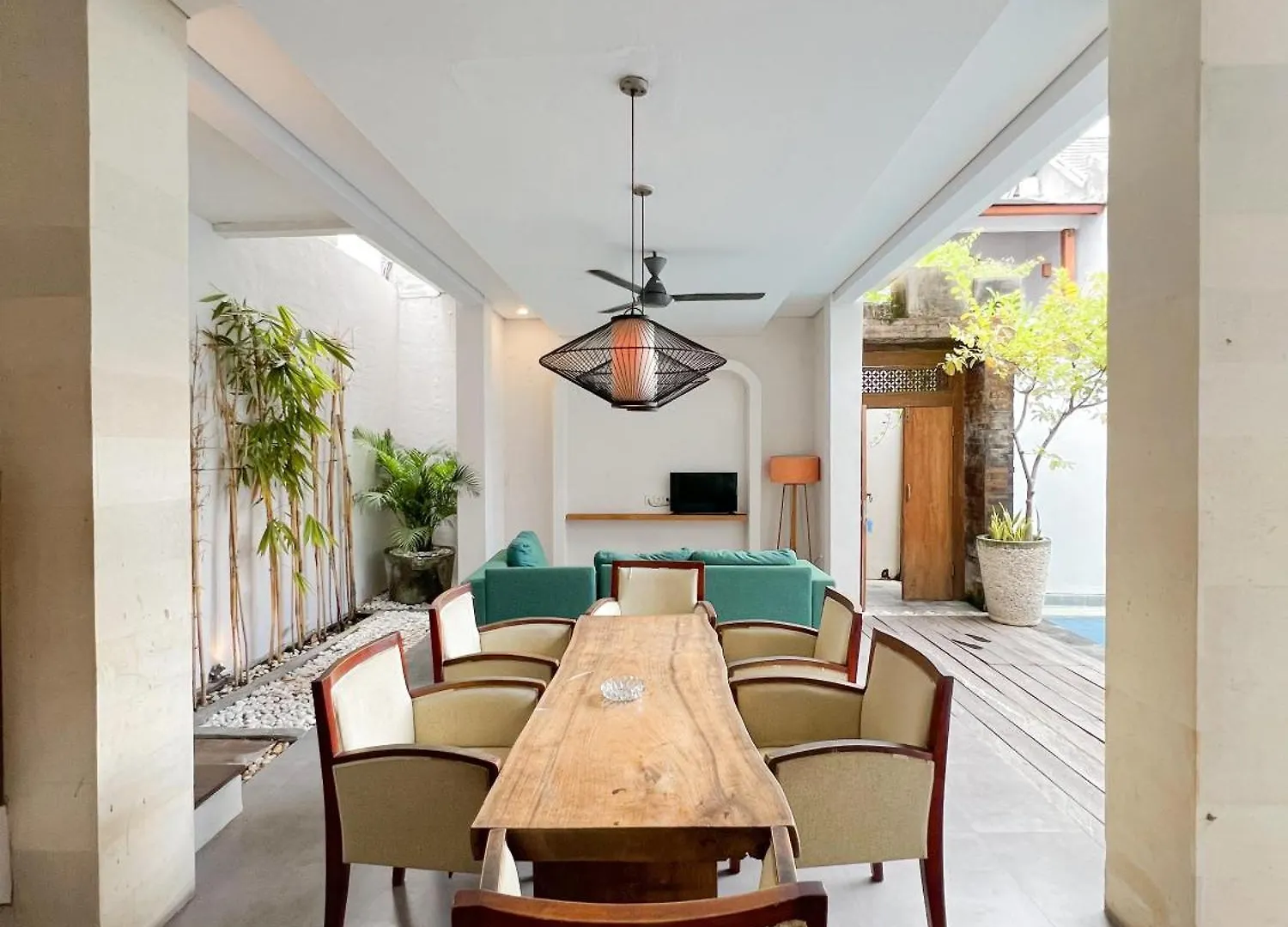 Apple Villa & Suite Seminyak Indonesia